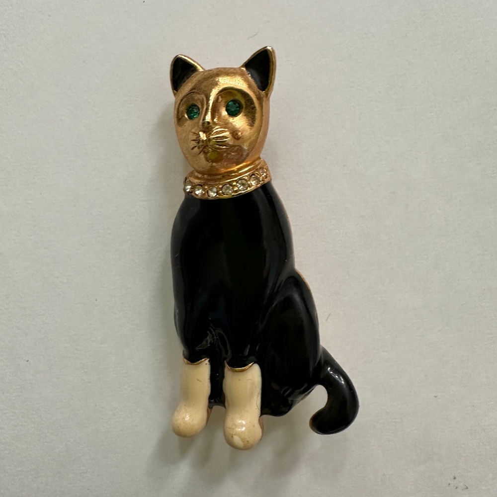 Elegant Vintage Black and Gold Cat Brooch